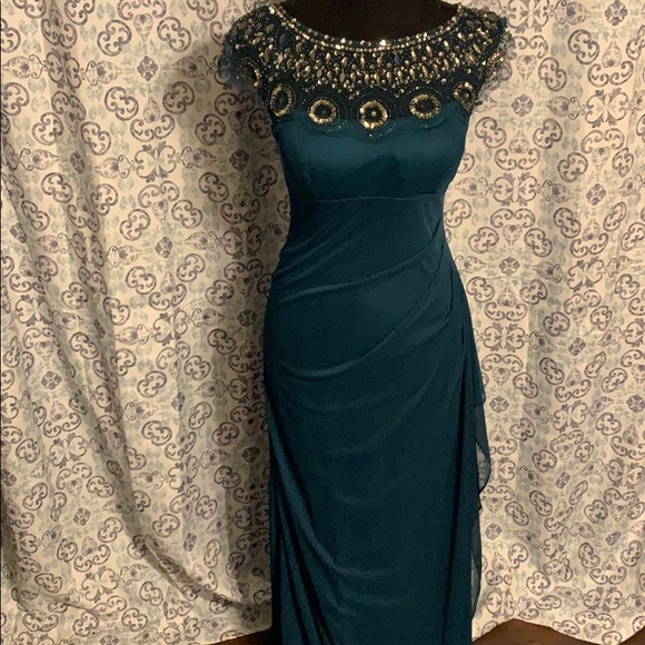 Size 4 Xscape green formal dress - Picture 1 of 5